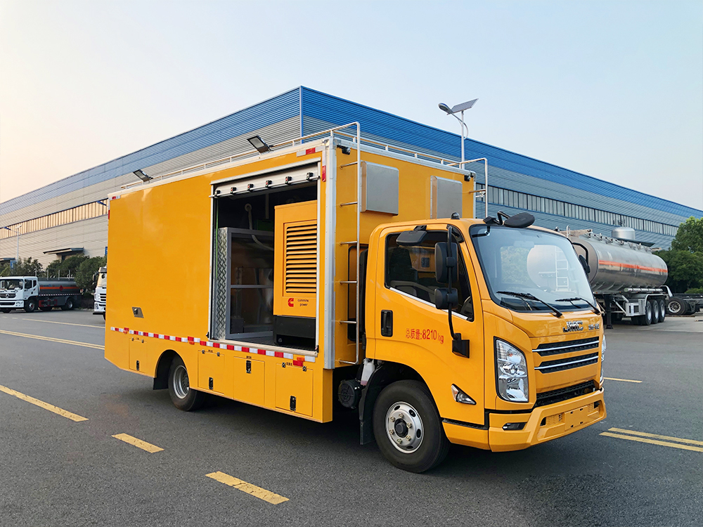 江铃紫外光固化管道修复车