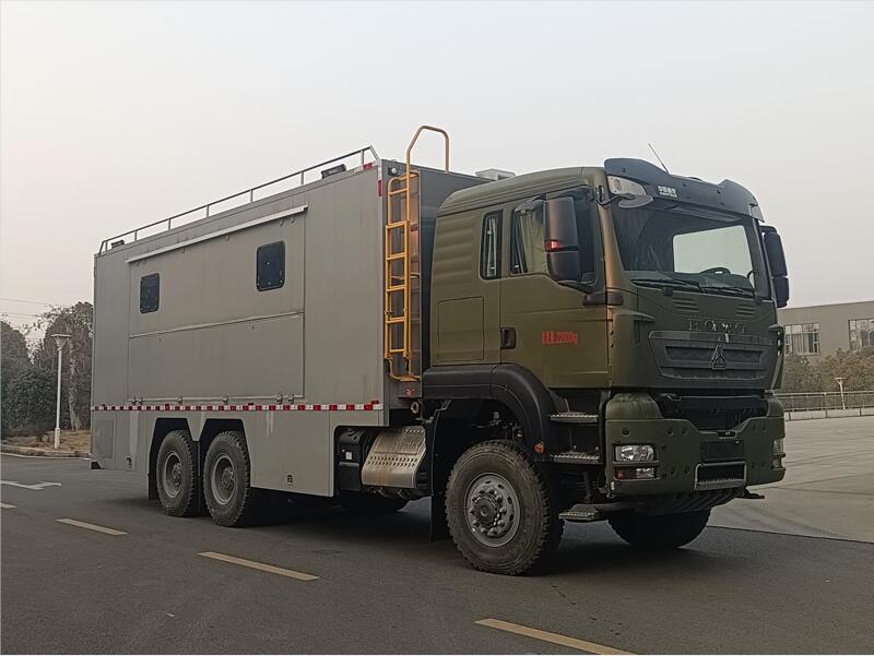 重汽豪沃后八轮餐车
